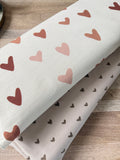 Tissu jersey maille imprimé cœurs Oeko-tex – Vente au mètre (50 cm)